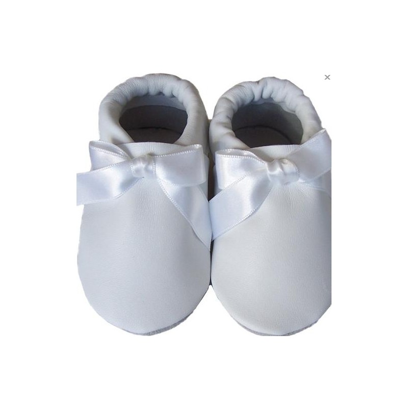 Chausson bébé en cuir blanc a noeud mariage et ceremonie